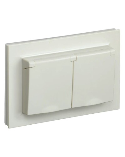 Розетка 2-местная с з/к РСбш12-3-44-БрКр бежевый BRITE (BR-R26-16-44-K10-F). Розетка с заземлением с защитными шторками и крышкой в сборе. IEK в Белгороде