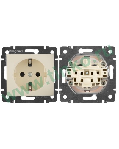 Розетка Valena 2К+3 с защитными шторками, на винтах 16А 250В, слоновая кость (774321). Розетка. LegranD в Белгороде